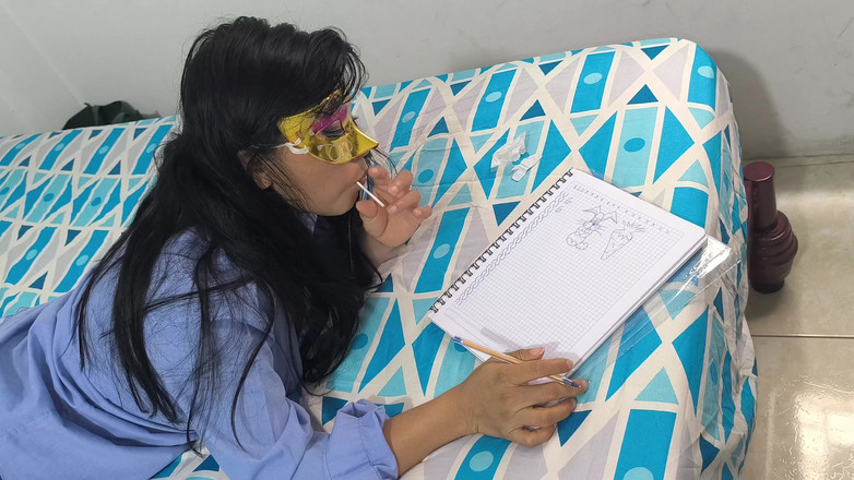 NEGRITA SEXY: La studentessa fa i compiti a casa della matrigna e...