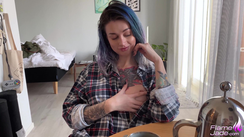 Flame Jade: Lustful girlfriend sucking dick instead of breakfast