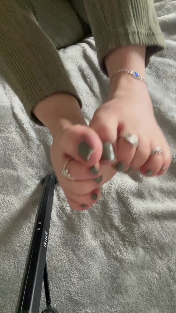 Maitresse Clara: 8 menit kebahagiaan murni di depan kakiku yang indah