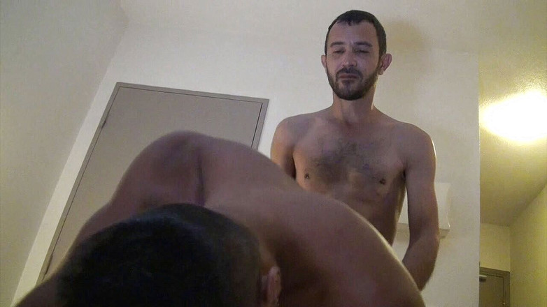 YOUNG FUCKED BY OLDER: Kembar Latino seksi dikongkek ayah untuk berseronok