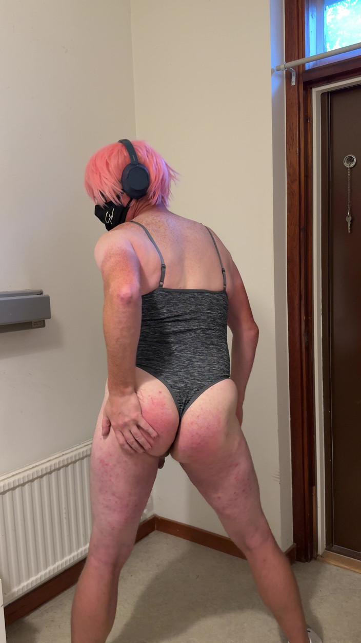 Julia Trans: Trany Spanking Ass, Balls Dan Melancap Dan Memancut Mani Untuk...