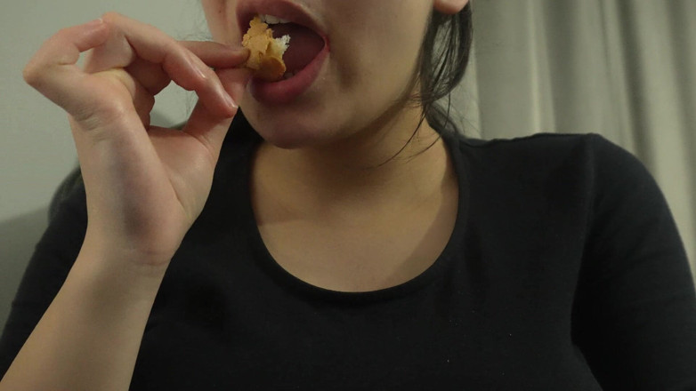 AmayaMori: Gomma da masticare mentre mangia? Tu non crederai a questa...