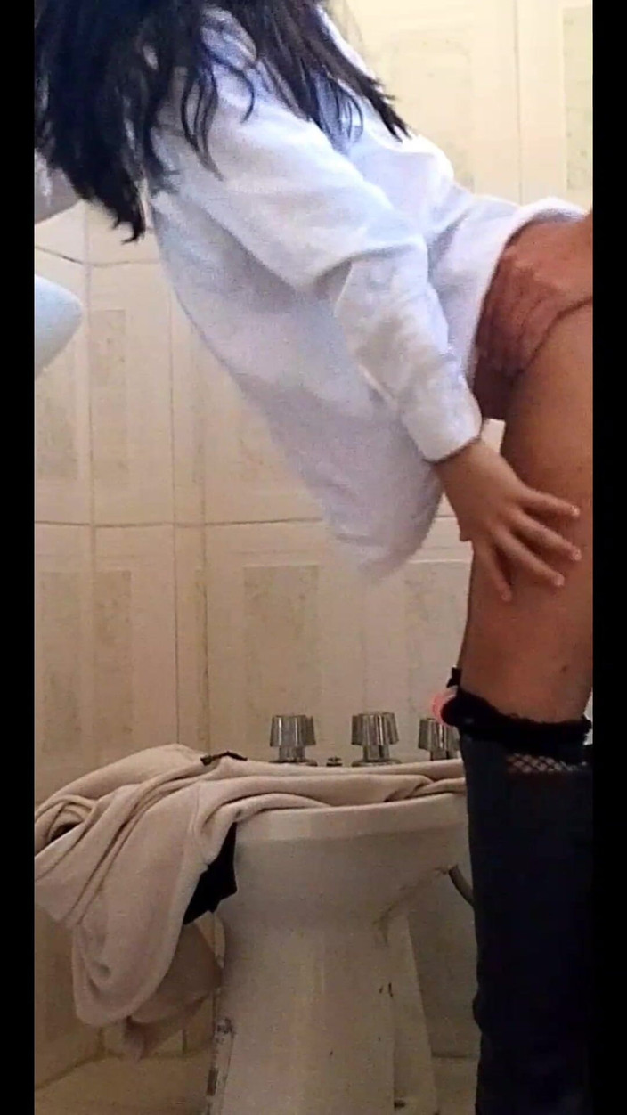 DasheLKI: 우리는 화장실에 갔는데 아무도 할 수 없을 때