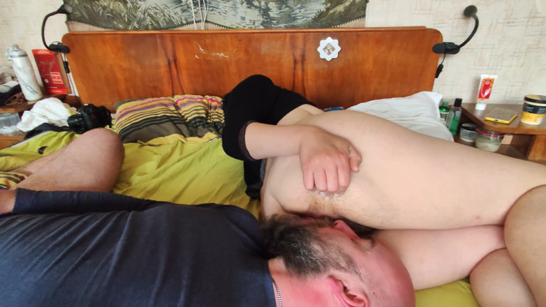Hairy Homemade Amateur Orgasms: 남편이 내 엉덩이를 청소하라고 구걸하고, 그는 너무 감사하다. 페티쉬의 꿈