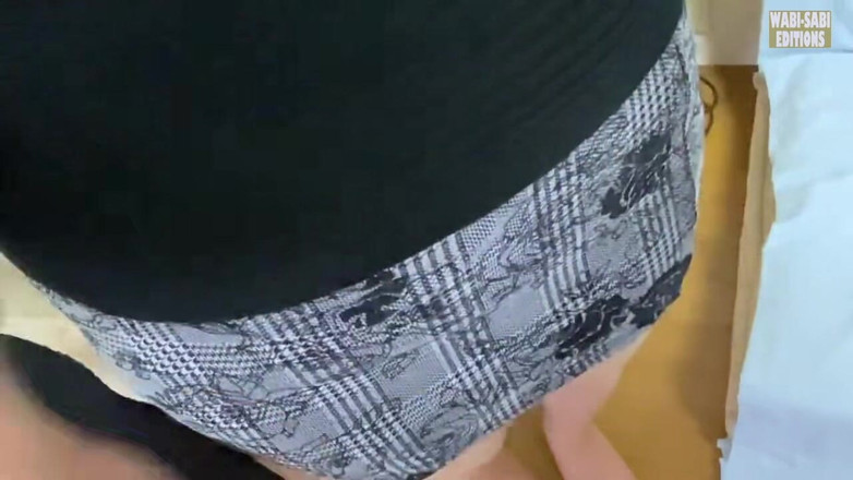 Wabi-Sabi Editions: Encontrado en línea. una esposa de 38 años a la que...