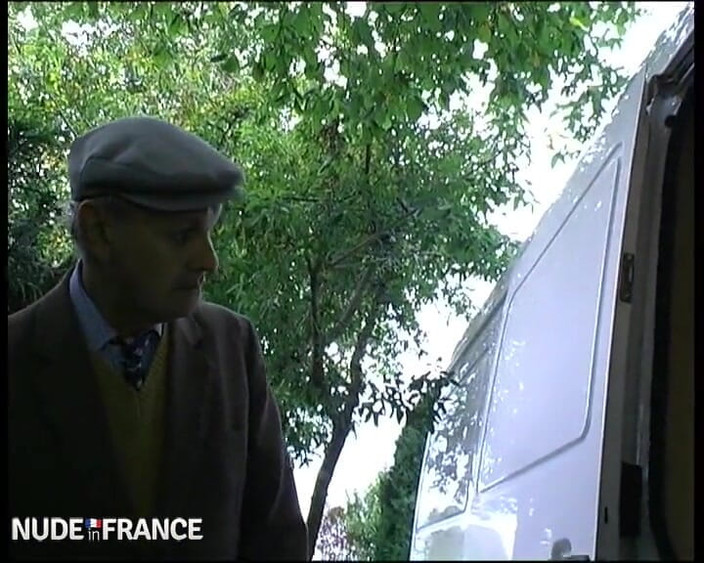 La France a Poil: Papy sluit zich aan bij een jong amateurpaar om te...
