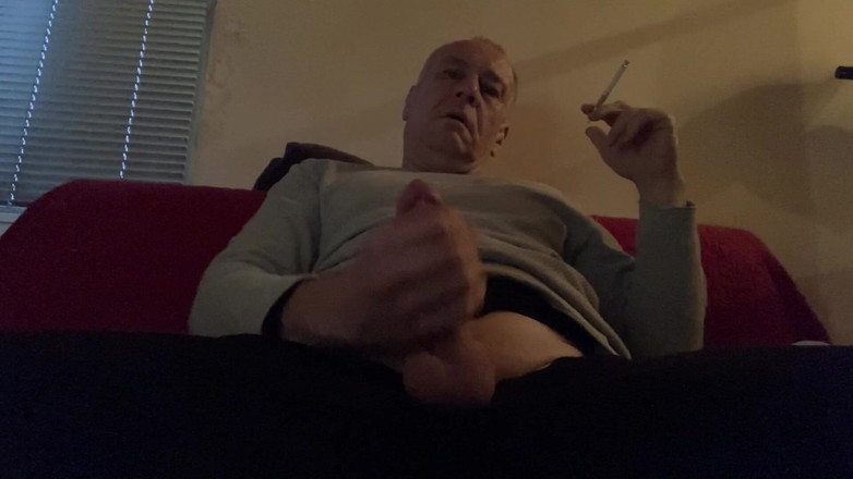 Alex Igogo: 喫煙とマスターベーション