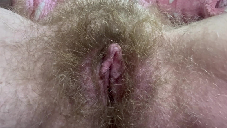 Cuteblonde666: Hairy Pussy and Cigar Closeup