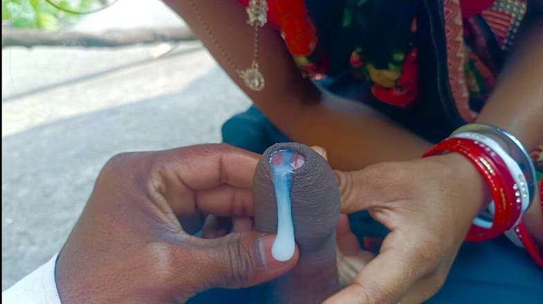 IndianSoni: Venkovní kouření s Bhabhi a mrdkou v ústech