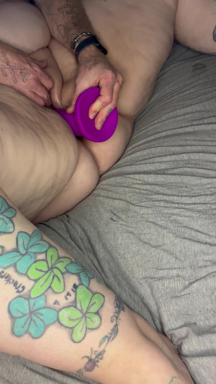 Freja88: BBW Pussy Takes Toung Dildo