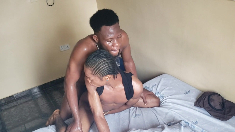 Baddestboyx: इस नाइजीरियाई काले आदमी द्वारा चुदाई