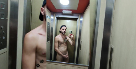 Xisco: Naked inside the lift and jerk off