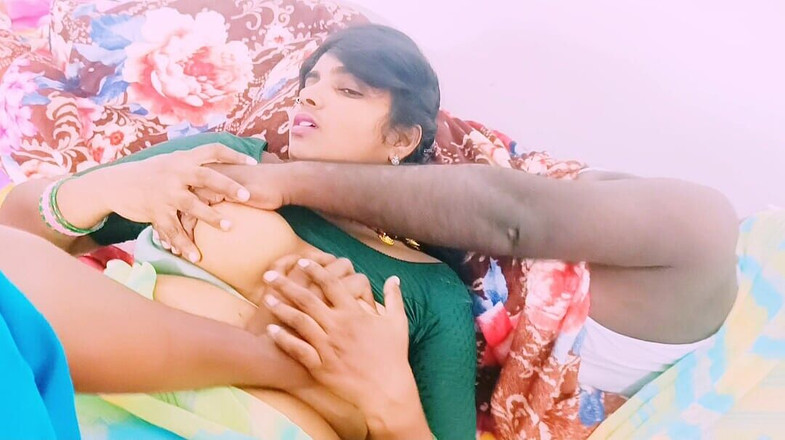 Telugu honey lips: Desi trojka podvádějící manželka. Krásná Desi Bhabi podvádějící husbendy šukají husbendy...