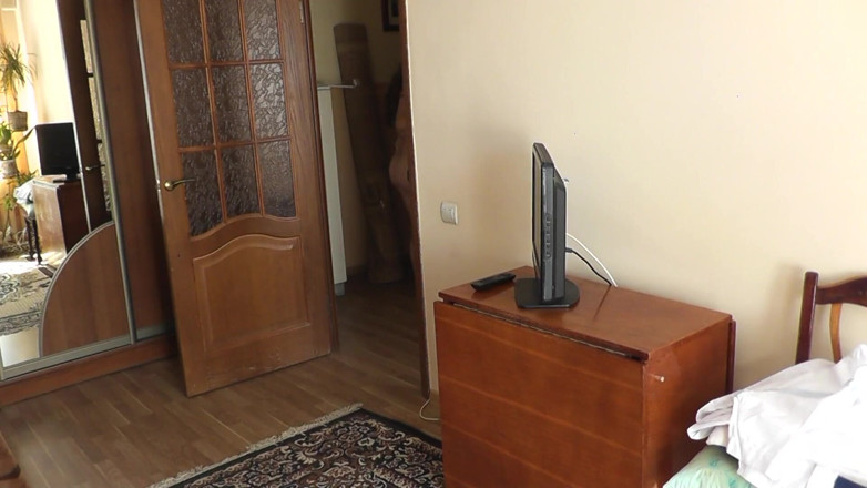 XXX-Platinum: Naked MILF Sings Song katyusha and Cleans Room