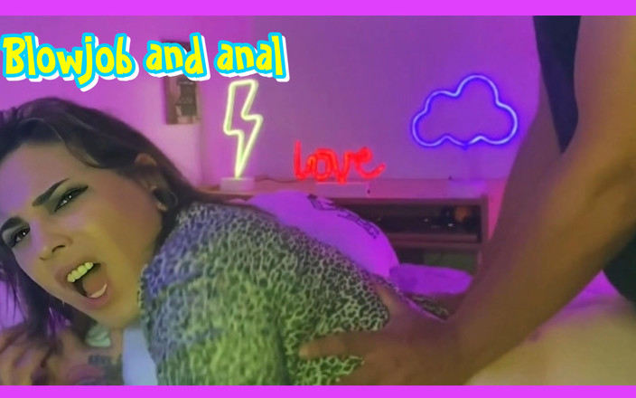 EmmaInkTrans: Lần đầu tiên của anh ấy với một người chuyển giới, tôi...