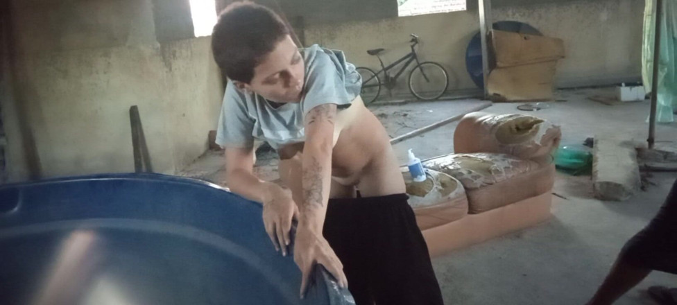 LeoOgro: Baiser le cul de la chaussure sur la terrasse, 100 % anal