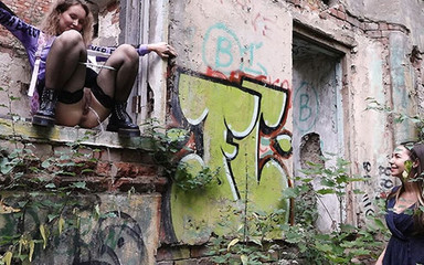 Puffy Network: 友達は何のためにGot2Peeで女の子が小便に来る