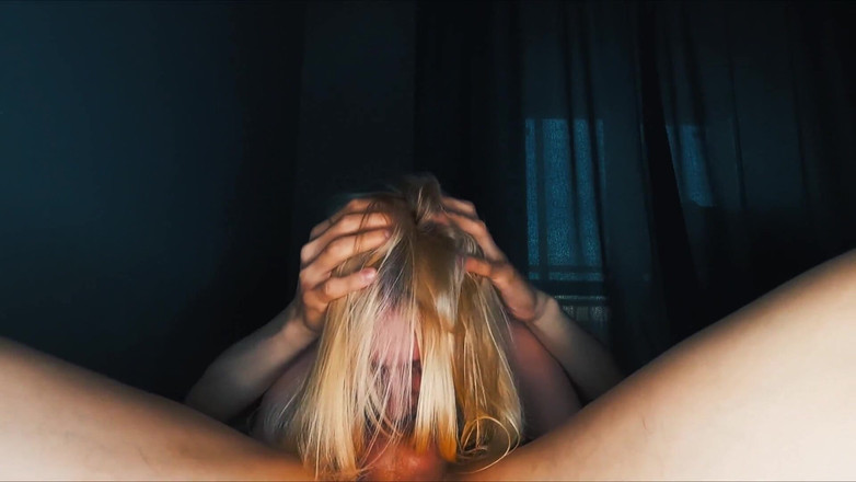 KissAllisse: Используй мой рот как трахаю секс-игрушку - глоткай