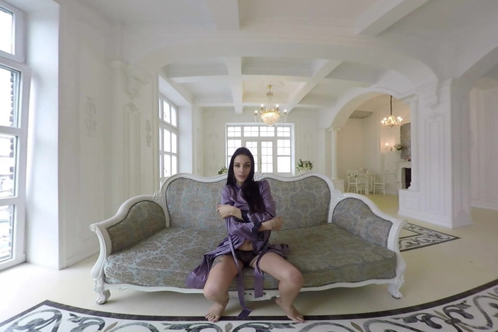 StasyQVR: Brunetă cu țâțe mari tachinează pula