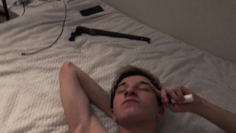 Max Gen: Đụ một đáy với một con cặc lớn.