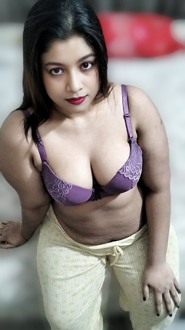 Black Adam: Desi Horny Housewife Bhabhi Gets Fucked by Lover When Husband...