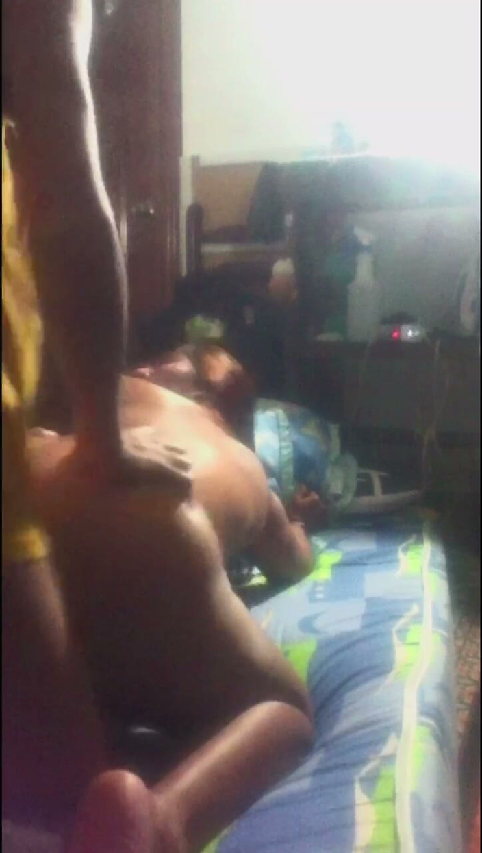 Flacosele: Seks vagina dan anal pulang pesta