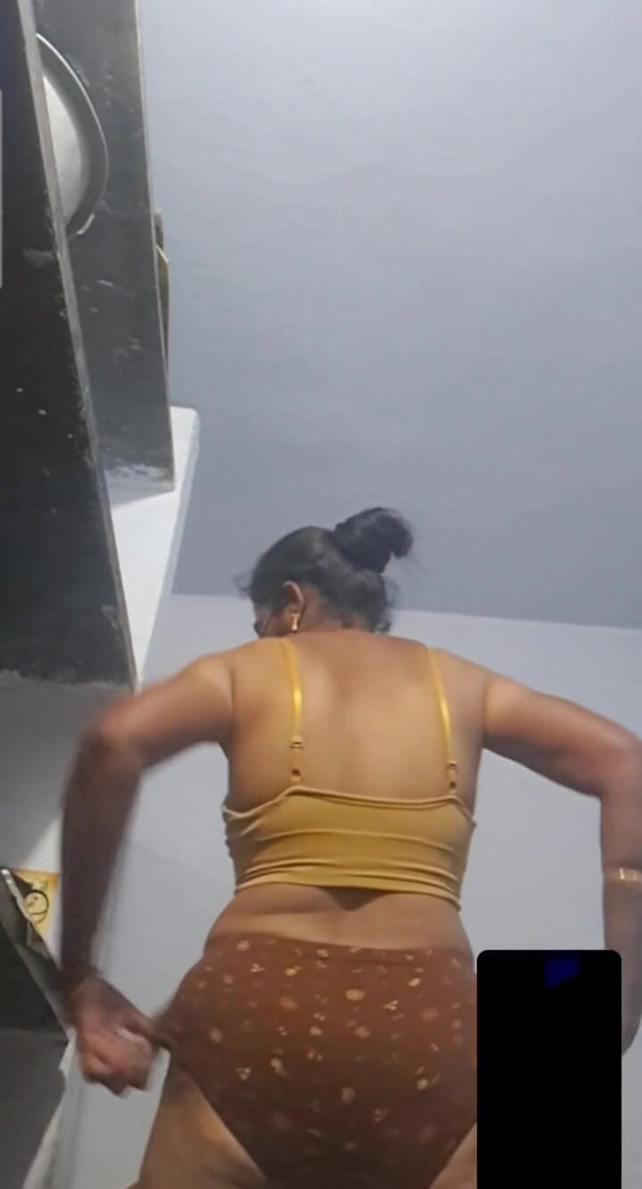 Jayaselvi: Tamilische tante genoss es im videoanruf