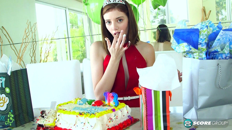 18eighteen: Blaire Ivory một ngày sinh nhật xuất tinh
