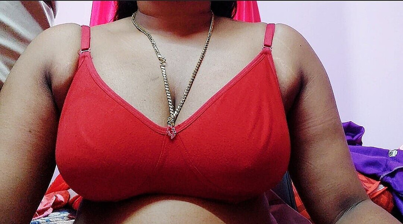 Desi Mohini: Une bhabhi desi indienne sexy baise avec sa femme infidèle...