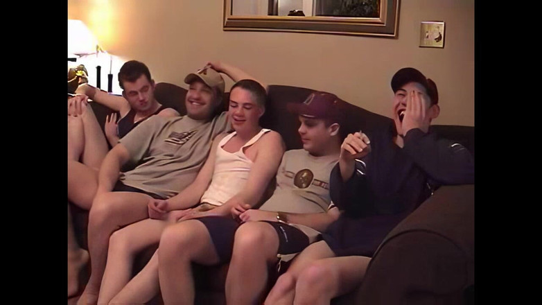 Watch him fuck: Když hetero chlapi zůstanou noc