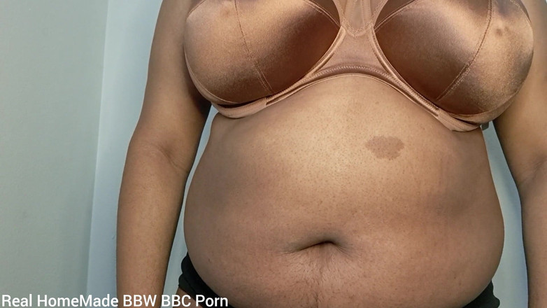 Super sexy ebony cuties: Strângându-mi țâțele încercând diferite sutiene