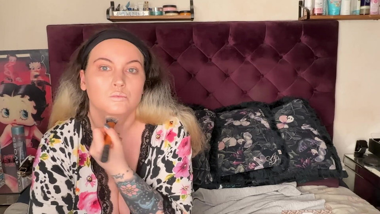 MissFFW: Pelacur nakal meletakkan make-upnya untuk malam nakal