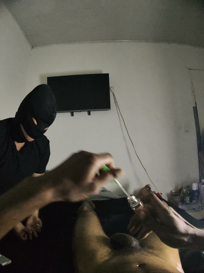Cum-lobian dickdrainers: Černá maska šampiónky v krku