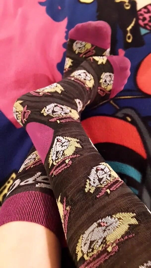 Gh0st781: Top Cat sockies and Christmas toes