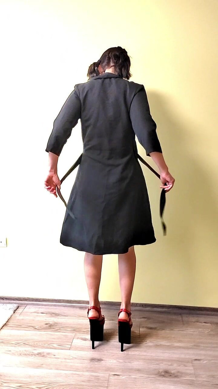 Za Za: Lolota dansar och klär av sig