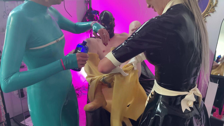 Rubber pervs: Stacy Quartz, gumová a perverzní vakuová hra, šukání a kouření 1/2