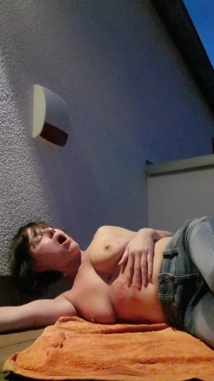 JulieEroticDress: Milf muncrat jeans wett