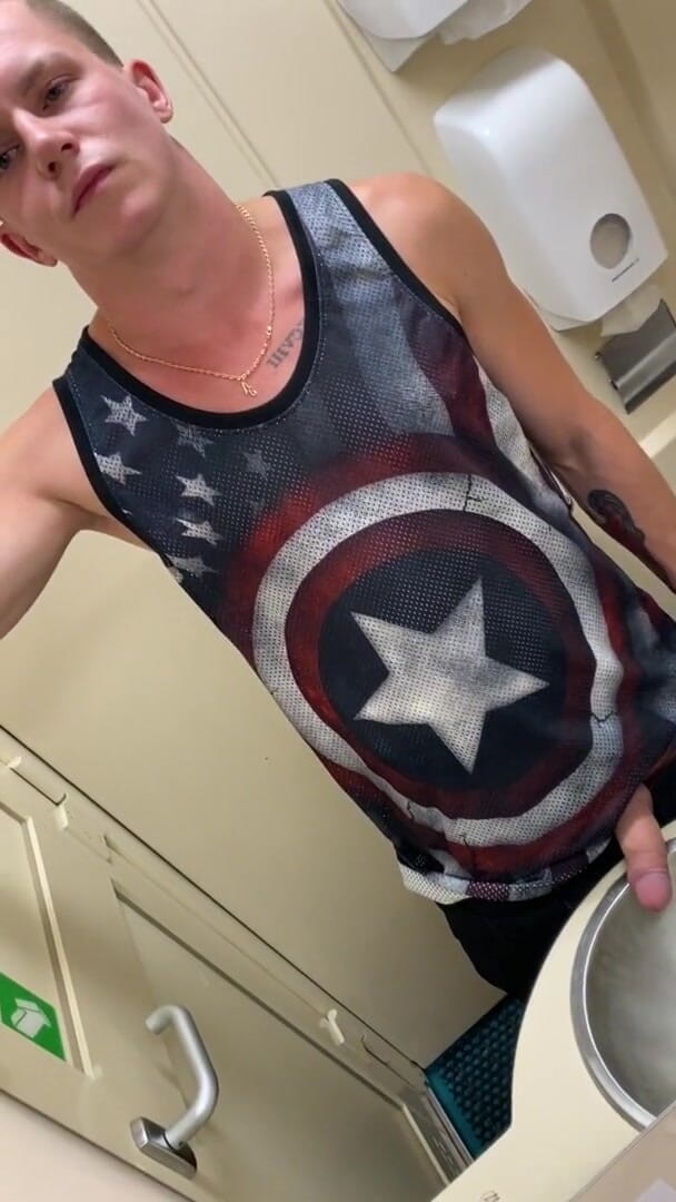 Falcon Al: Я ледь не писав на себе, виймаючи камеру. У туалеті поїзда