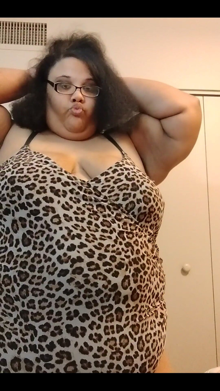 Jessica pigslut: How Do I Look in My New Bathing Suit?