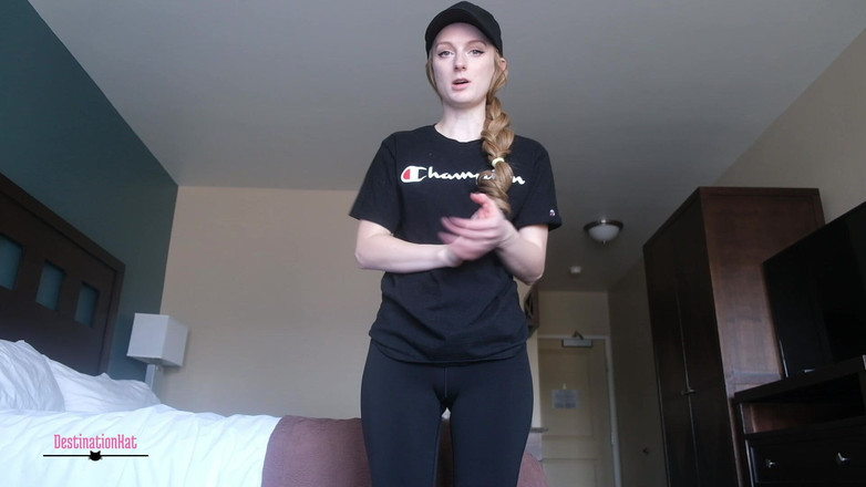 Destination Kat: Entrenador de gimnasio que huele