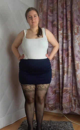 Lena Rose: Mini sukně podpatky a síťovaných punčoch