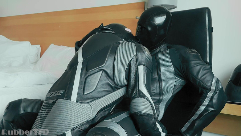 RubberTFD: Denmark: Sebelum Naik T-age [Koleksi Hotel] [pre-rilis]