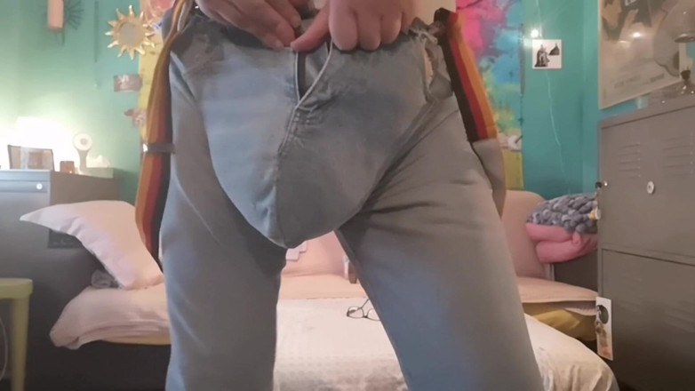Monster_Meat_: Jeans bulging after fillings