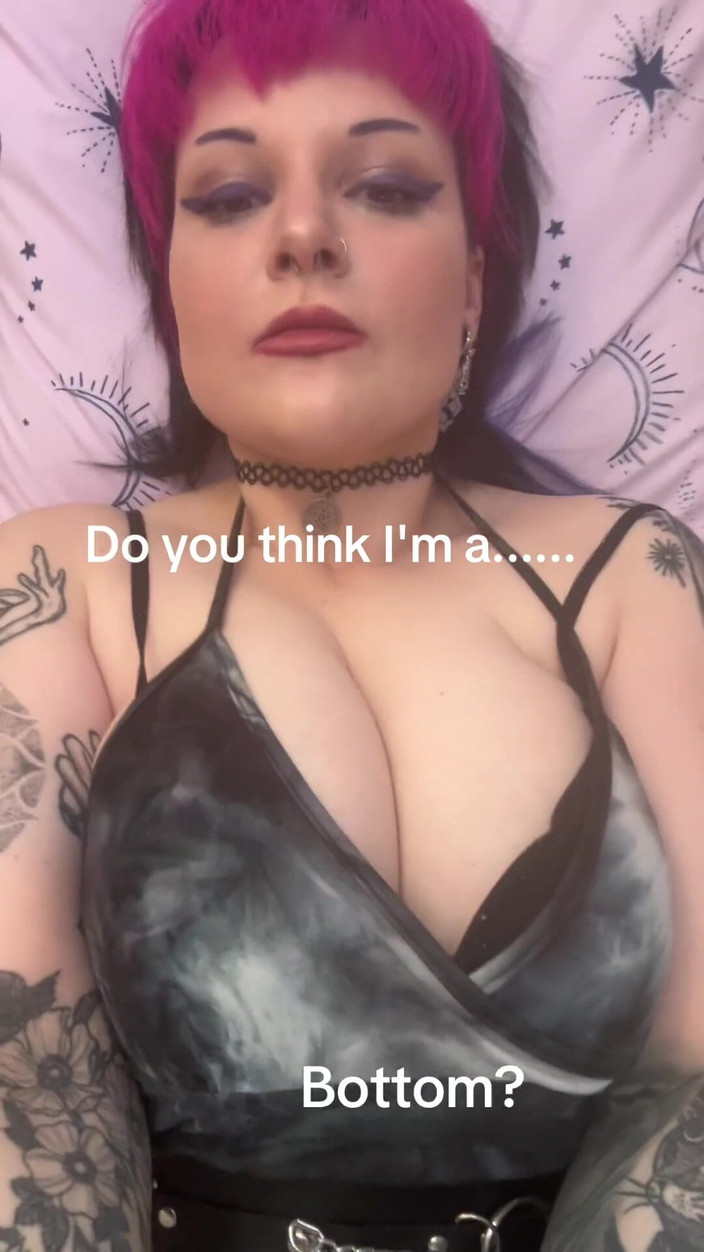 Bigtiddygoth: Hej, co si myslíš?