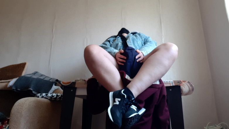 Lesbian-illusion: 試験合格のために先生のマンコを舐めまくる