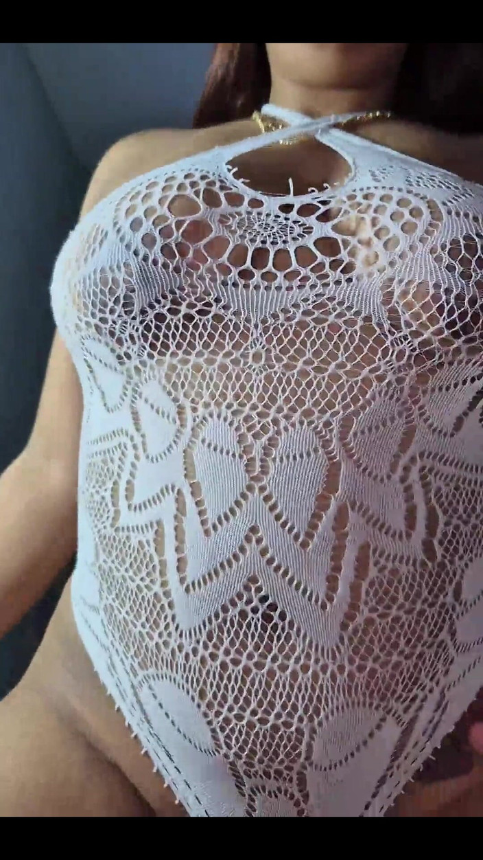 Pikaa6: Tetek besarnya melantun di muka saya semasa dia menunggang zakar...