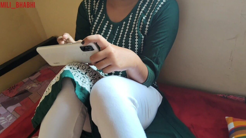 Mili bhabi: Desi village sorellastra vuole sesso dal grande cazzo del fratellastro,...