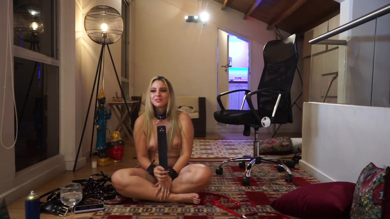 Cipriani: Spodní prádlo, sexy oblečení a sexy blondýnka s pěknými kozami