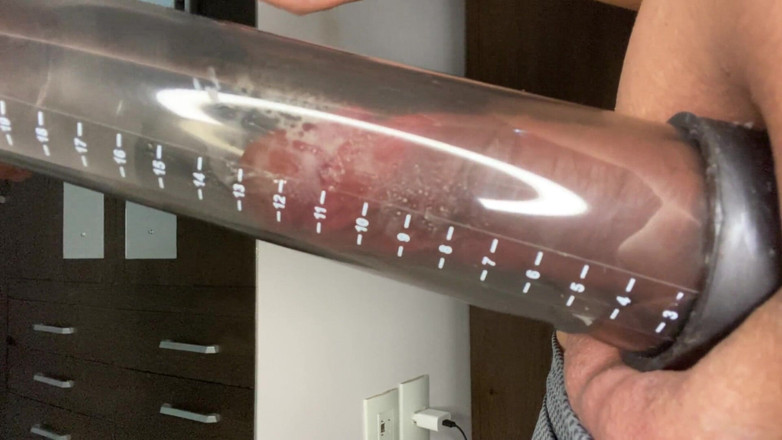 Greedy truck: Con cu 19 cm bị máy bơm dương vật bú để lại...