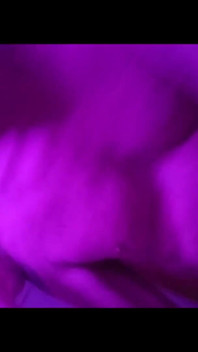 Seksi Ikiz Kız Kardeş Seksi Kıyafetle Baştan Çıkarıyor Ve Sikişiyor.